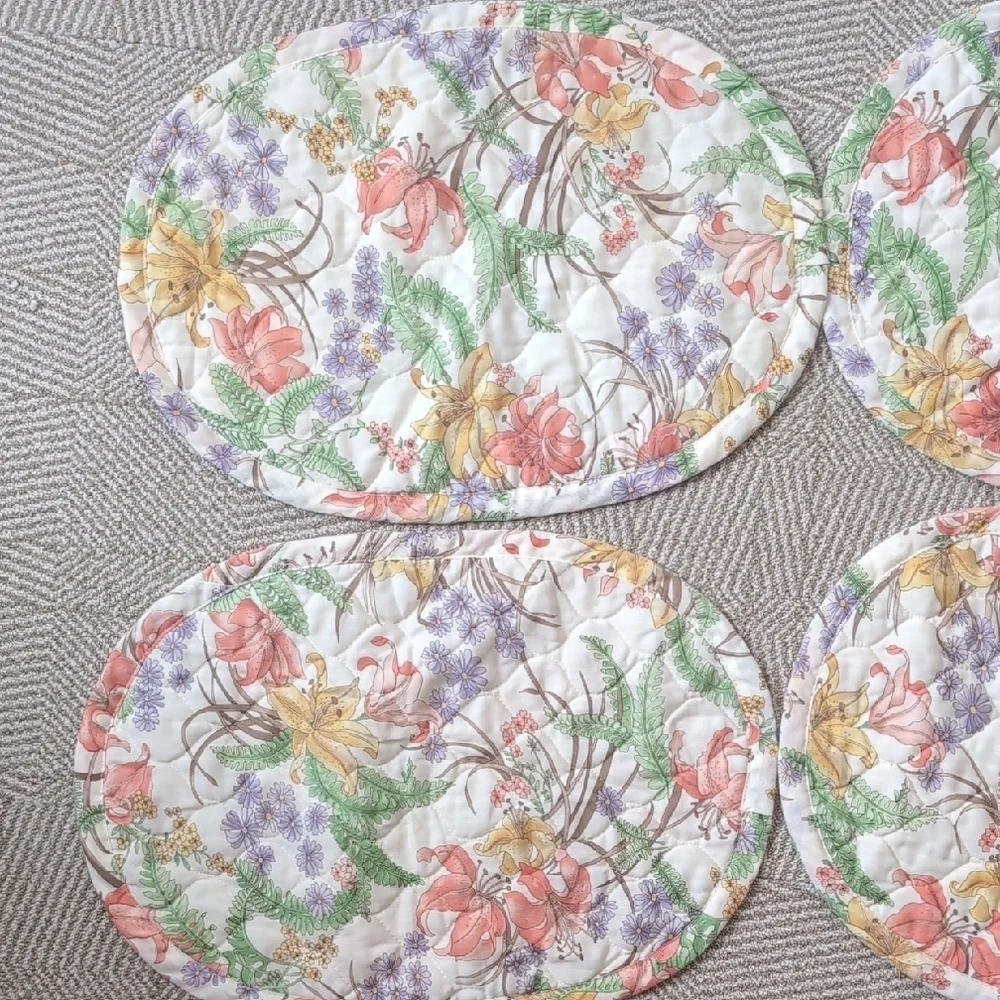 Vintage Floral Leaf Quilted Placemats Set Golden Girls 80s Cream Purple Green